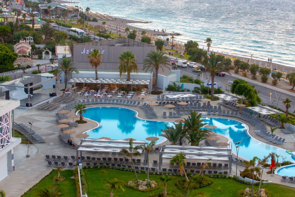 Akti Imperial Deluxe Resort & Spa Dolce by Wyndham - All inclusive — Swimming pool in Rhodes Town, South Aegean