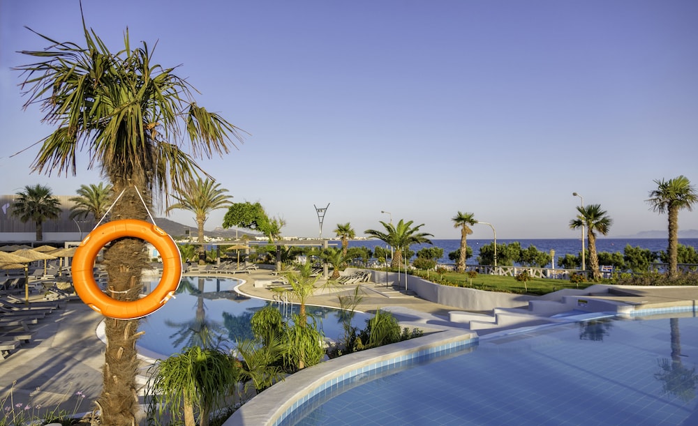 Akti Imperial Deluxe Resort & Spa Dolce by Wyndham - All inclusive — Swimming pool in Rhodes Town, South Aegean