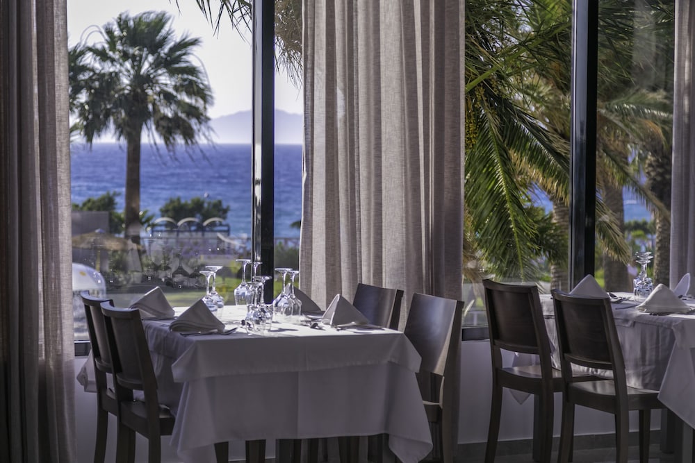 Akti Imperial Deluxe Resort & Spa Dolce by Wyndham - All inclusive — Restaurant & bars in Rhodes Town, South Aegean