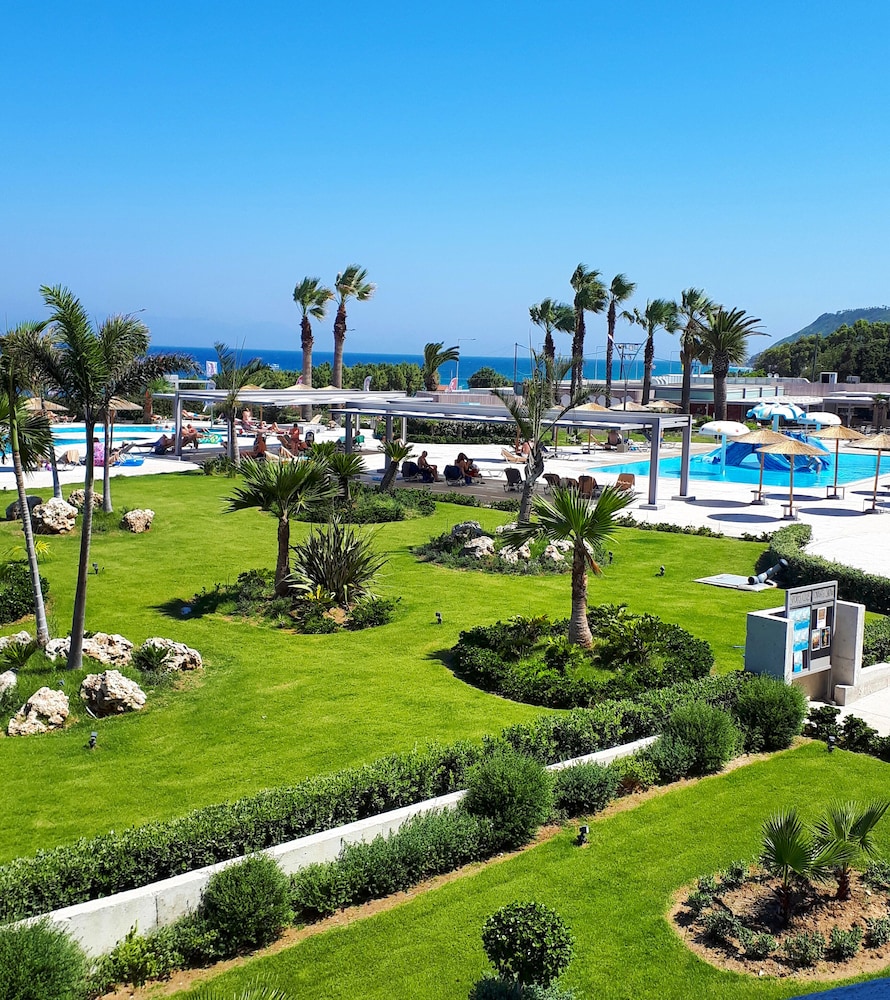 Akti Imperial Deluxe Resort & Spa Dolce by Wyndham - All inclusive — Swimming pool in Rhodes Town, South Aegean