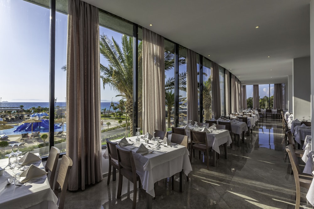Akti Imperial Deluxe Resort & Spa Dolce by Wyndham - All inclusive — Restaurant & bars in Rhodes Town, South Aegean