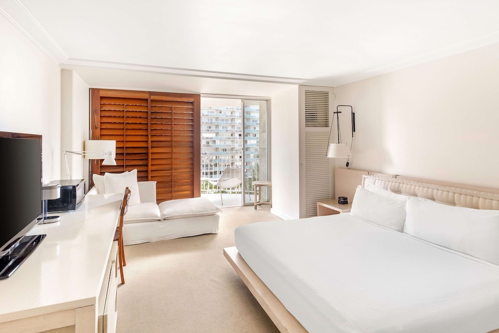 Hilton Vacation Club The Modern Honolulu — Hotel rooms in Honolulu, Hawaii
