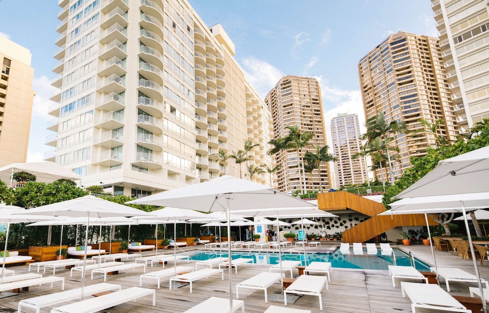 Hilton Vacation Club The Modern Honolulu — Swimming pool in Honolulu, Hawaii