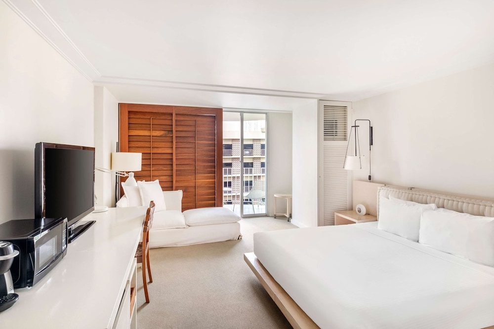Hilton Vacation Club The Modern Honolulu — Hotel rooms in Honolulu, Hawaii