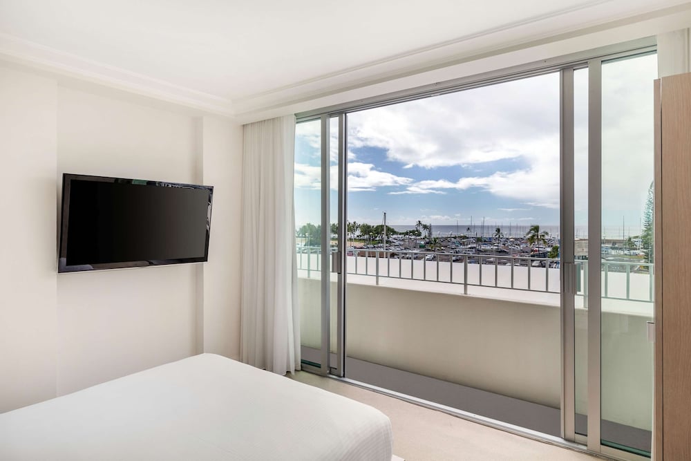 Hilton Vacation Club The Modern Honolulu — Hotel rooms in Honolulu, Hawaii