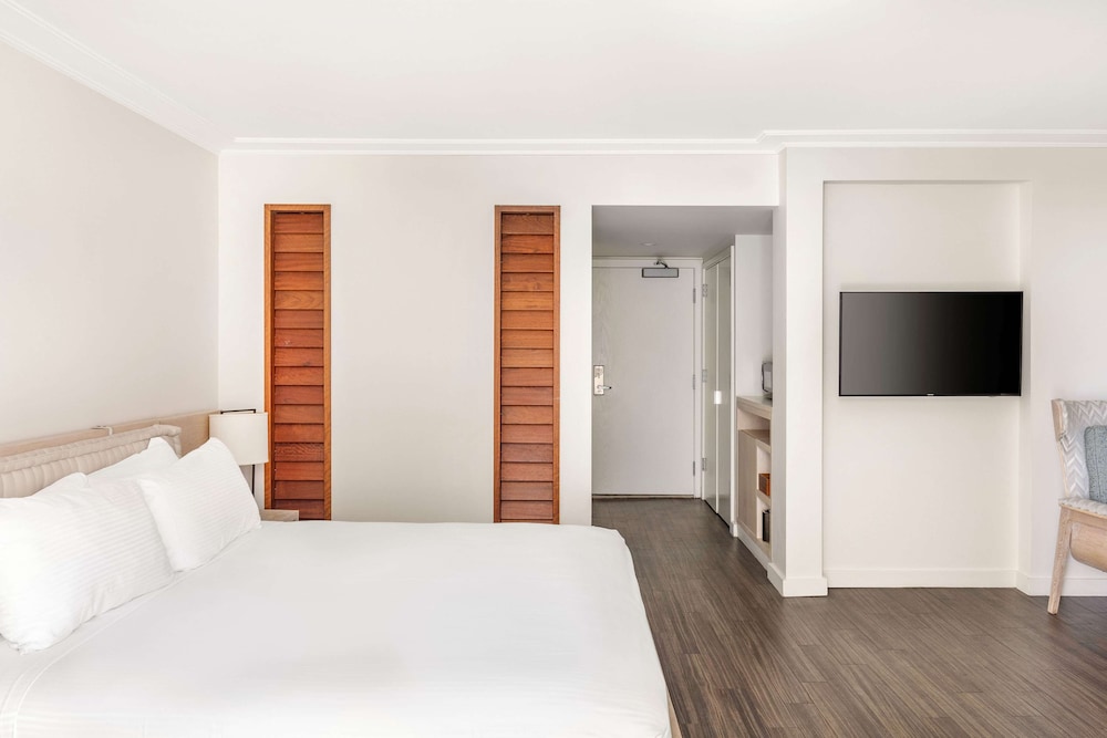 Hilton Vacation Club The Modern Honolulu — Hotel rooms in Honolulu, Hawaii