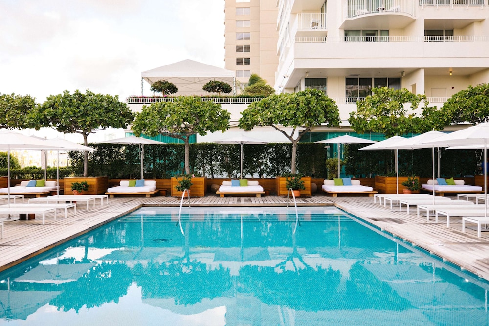 Hilton Vacation Club The Modern Honolulu — Swimming pool in Honolulu, Hawaii