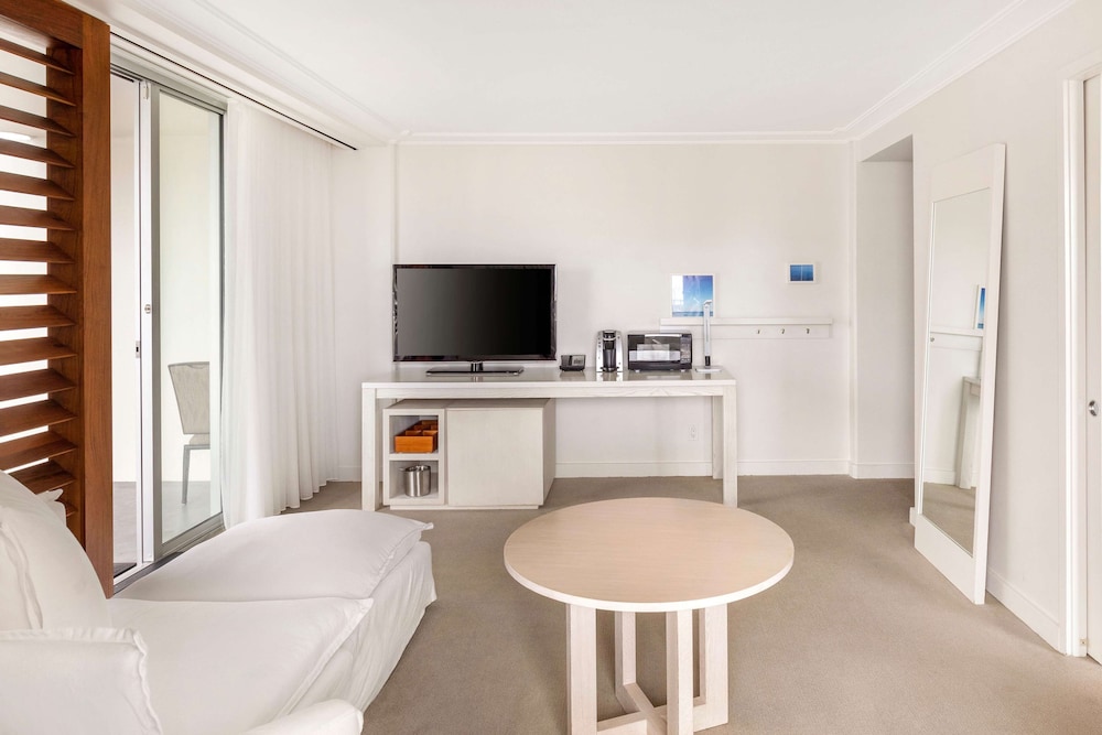 Hilton Vacation Club The Modern Honolulu — Hotel rooms in Honolulu, Hawaii
