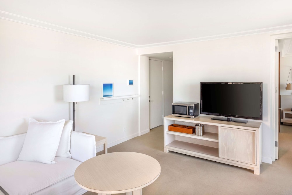 Hilton Vacation Club The Modern Honolulu — Hotel rooms in Honolulu, Hawaii
