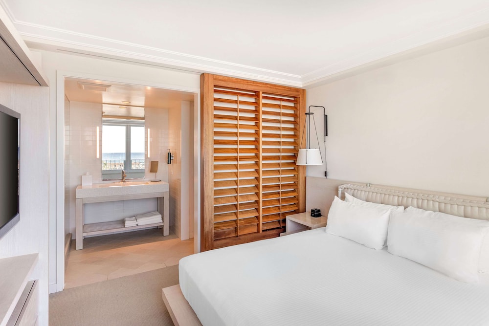 Hilton Vacation Club The Modern Honolulu — Hotel rooms in Honolulu, Hawaii
