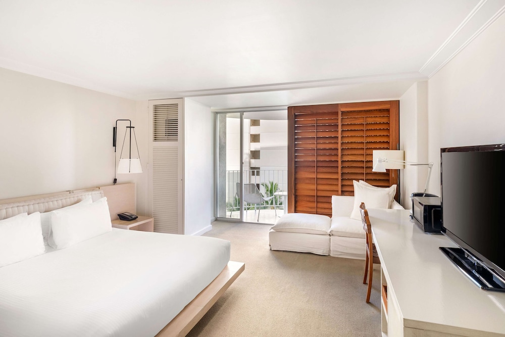 Hilton Vacation Club The Modern Honolulu — Hotel rooms in Honolulu, Hawaii