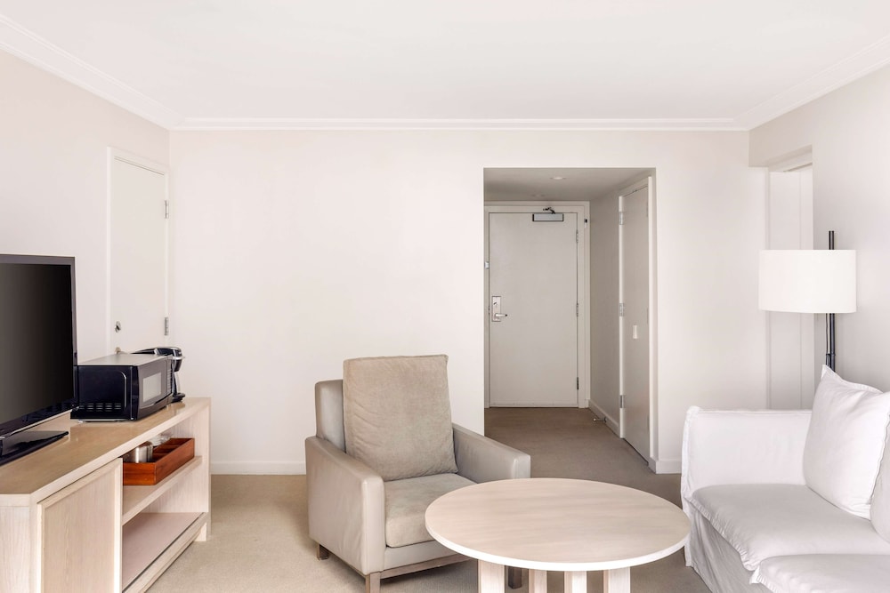 Hilton Vacation Club The Modern Honolulu — Hotel rooms in Honolulu, Hawaii