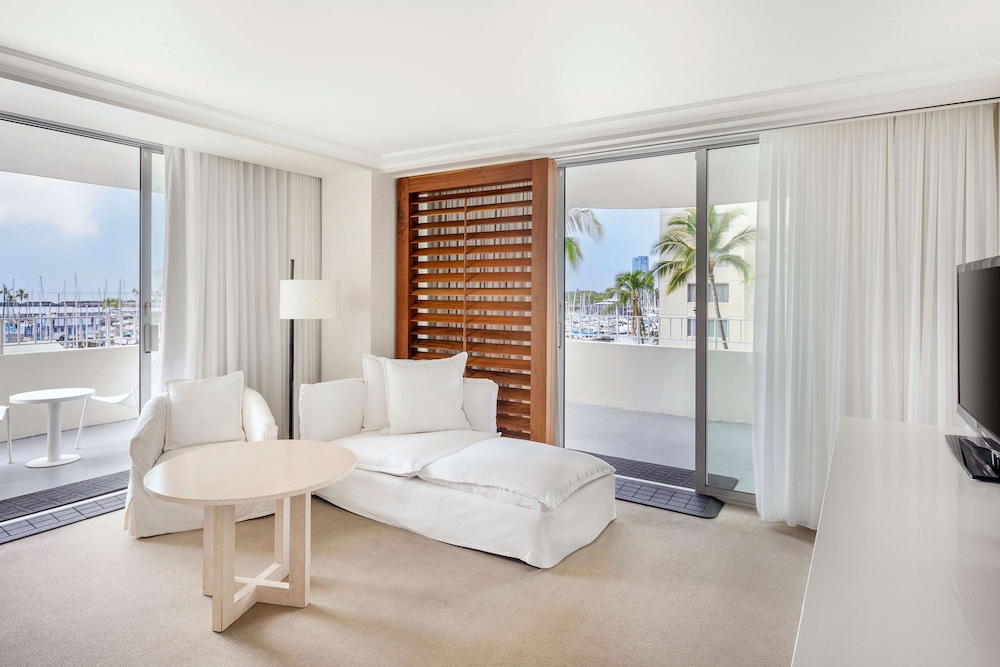 Hilton Vacation Club The Modern Honolulu — Hotel rooms in Honolulu, Hawaii