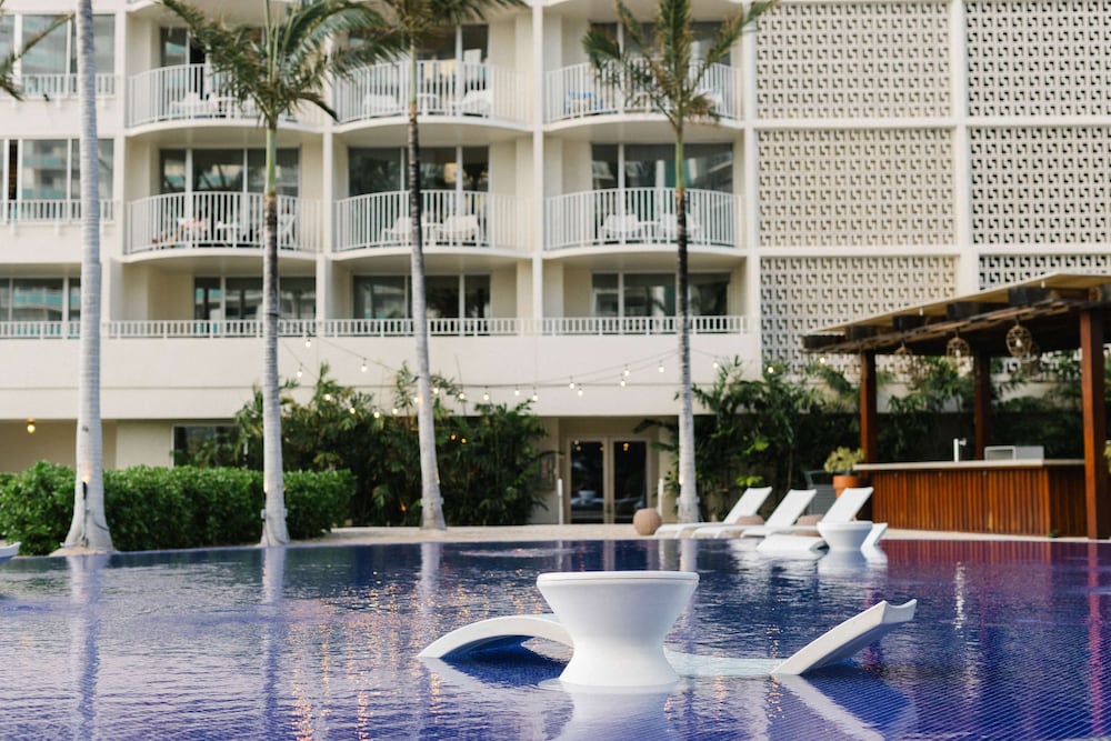 Hilton Vacation Club The Modern Honolulu — Swimming pool in Honolulu, Hawaii