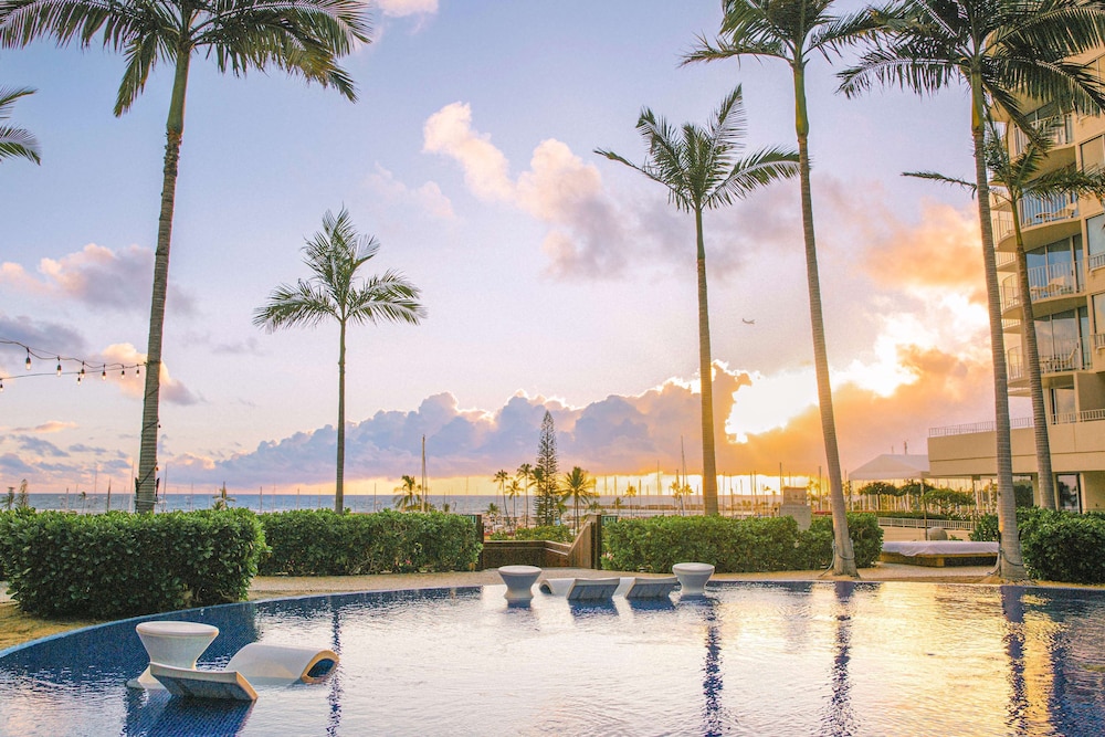 Hilton Vacation Club The Modern Honolulu — Swimming pool in Honolulu, Hawaii