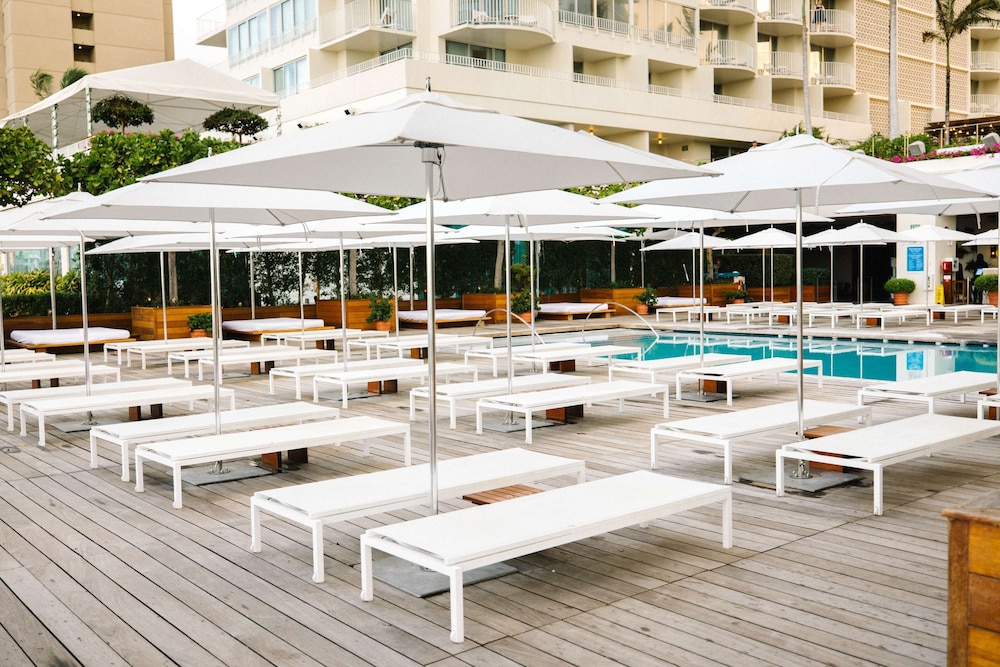 Hilton Vacation Club The Modern Honolulu — Swimming pool in Honolulu, Hawaii