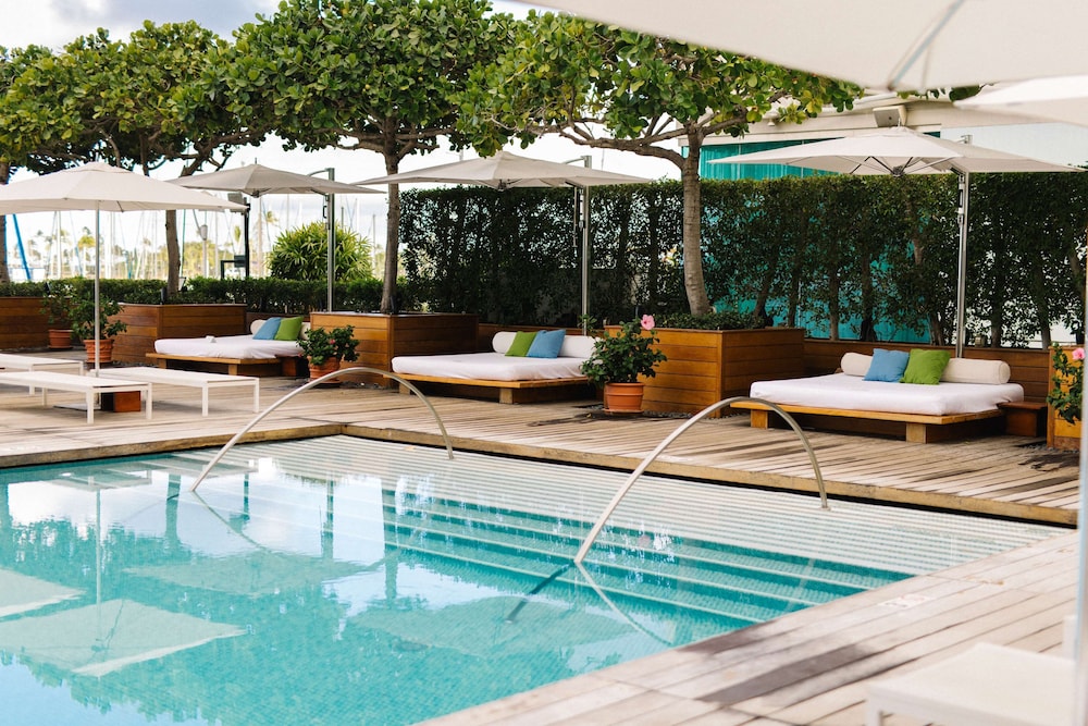 Hilton Vacation Club The Modern Honolulu — Swimming pool in Honolulu, Hawaii