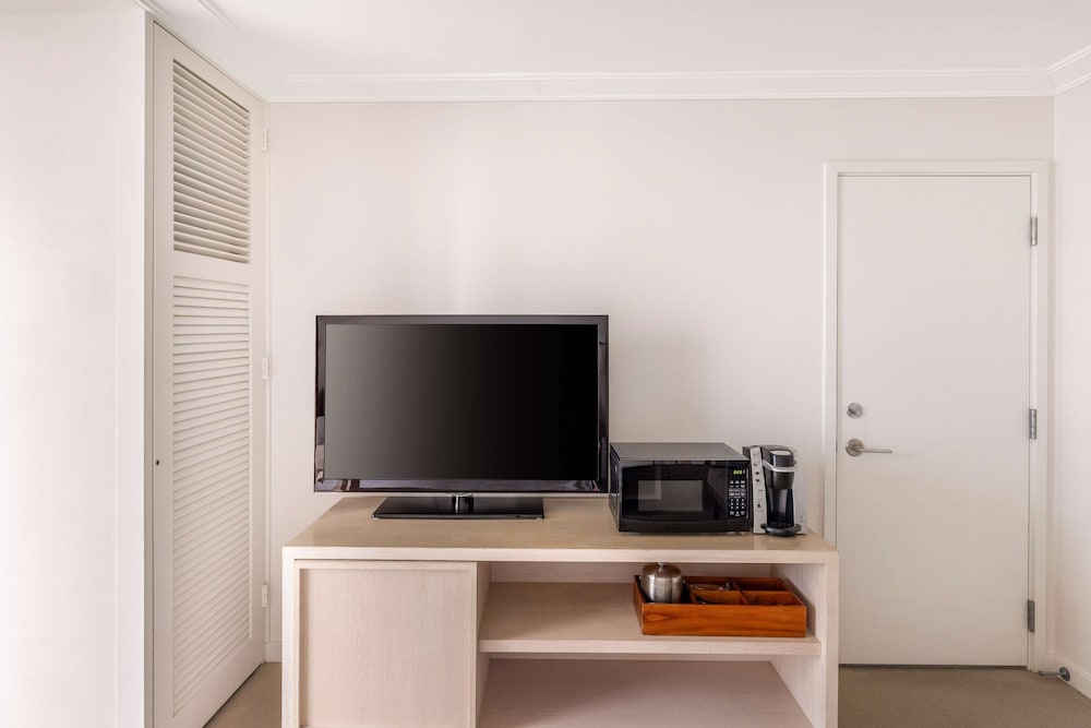 Hilton Vacation Club The Modern Honolulu — Hotel rooms in Honolulu, Hawaii