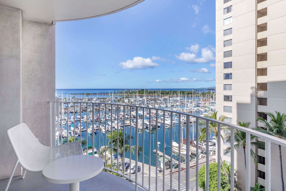 Hilton Vacation Club The Modern Honolulu — Attractions in the area in Honolulu, Hawaii