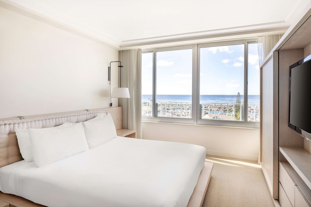 Hilton Vacation Club The Modern Honolulu — Hotel rooms in Honolulu, Hawaii