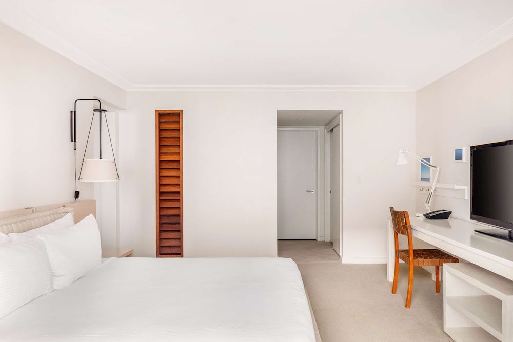 Hilton Vacation Club The Modern Honolulu — Hotel rooms in Honolulu, Hawaii