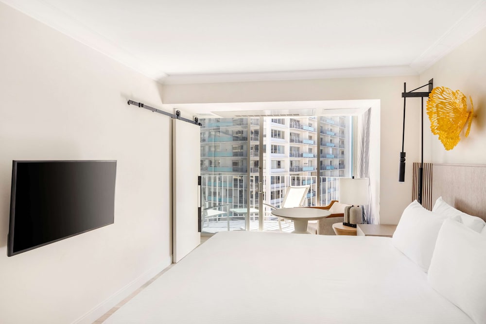 Hilton Vacation Club The Modern Honolulu — Hotel rooms in Honolulu, Hawaii