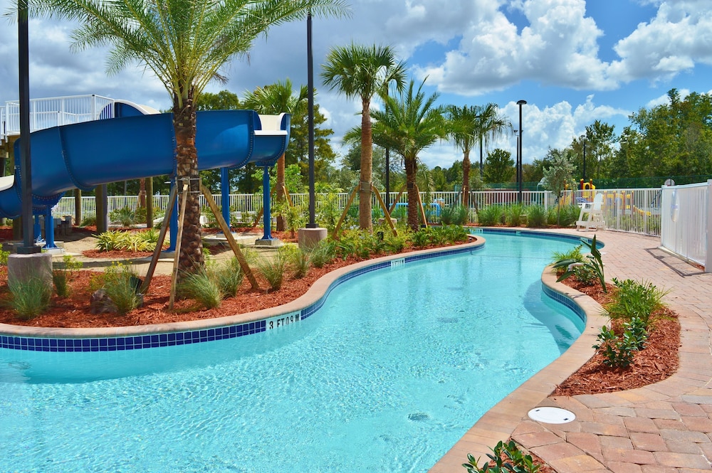 Radisson Hotel Orlando Lake Buena Vista South — Swimming pool in Kissimmee, Florida