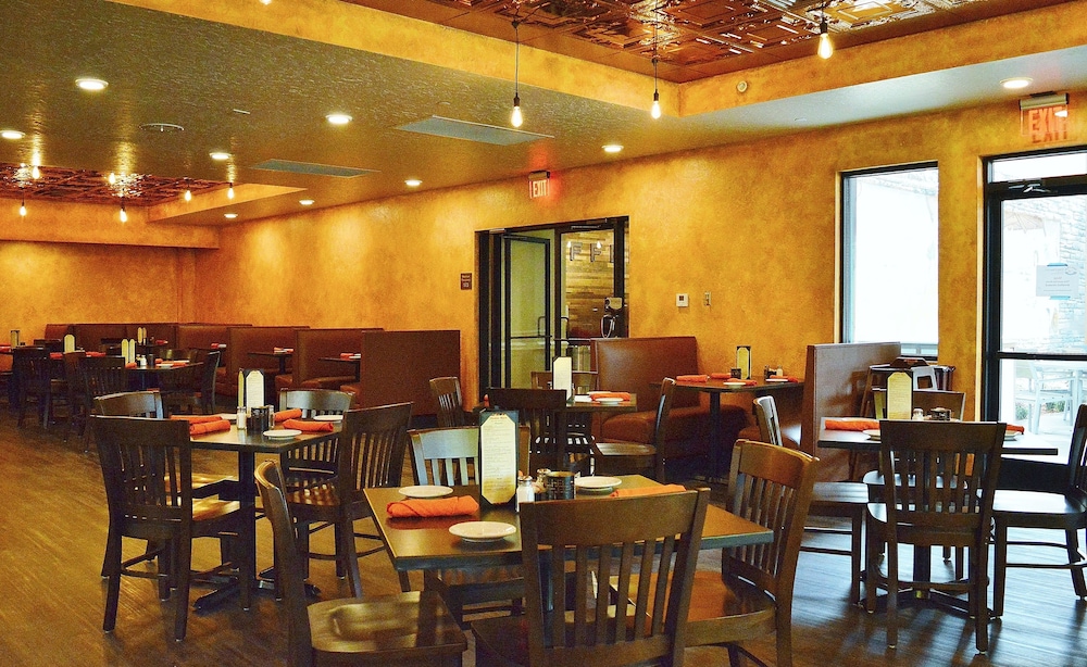 Radisson Hotel Orlando Lake Buena Vista South — Restaurant & bars in Kissimmee, Florida