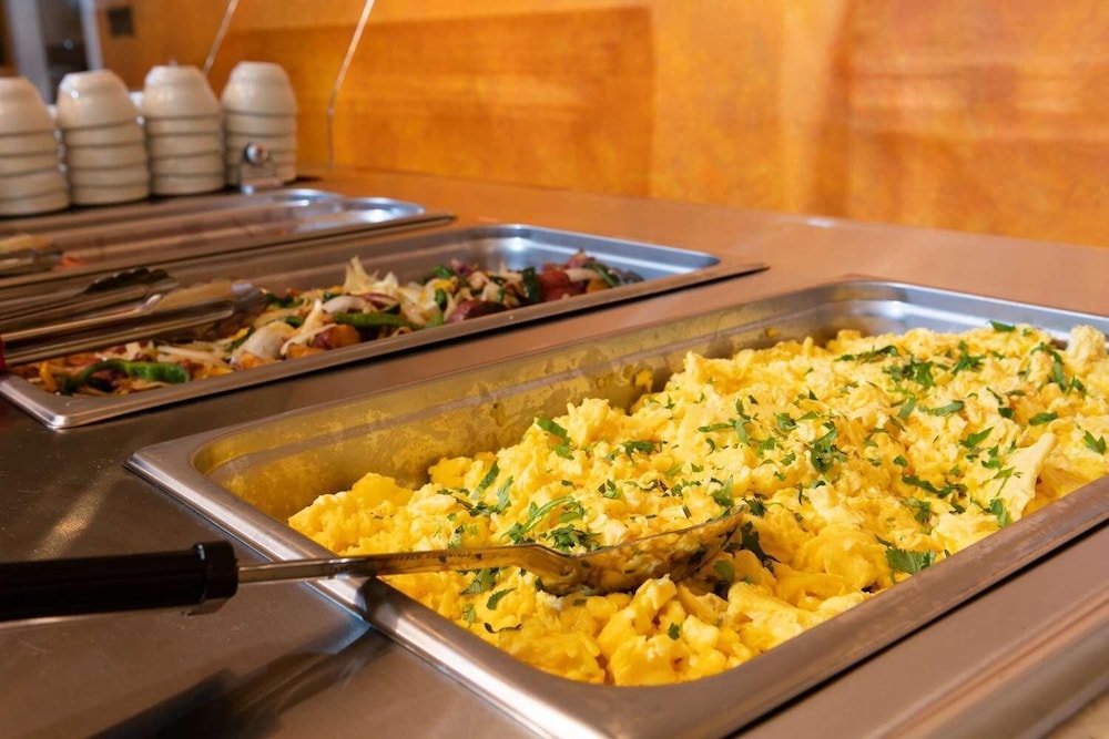 Radisson Hotel Orlando Lake Buena Vista South — Restaurant & bars in Kissimmee, Florida