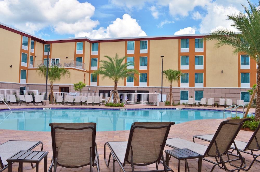 Radisson Hotel Orlando Lake Buena Vista South — Swimming pool in Kissimmee, Florida