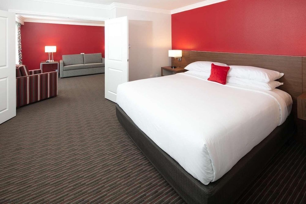 Radisson Hotel Orlando Lake Buena Vista South — Hotel rooms in Kissimmee, Florida