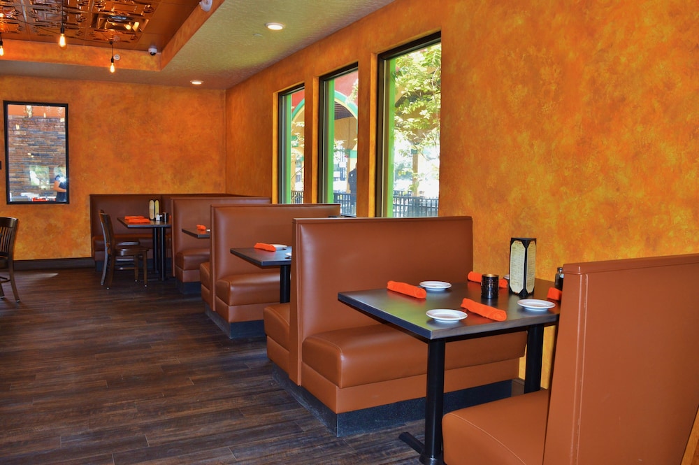 Radisson Hotel Orlando Lake Buena Vista South — Restaurant & bars in Kissimmee, Florida