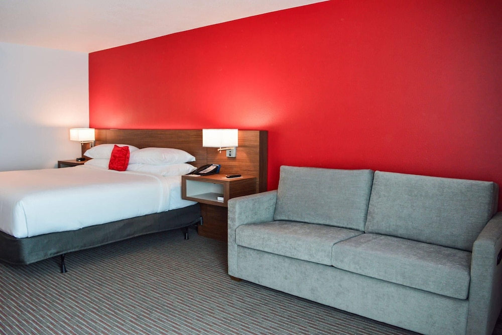 Radisson Hotel Orlando Lake Buena Vista South — Hotel rooms in Kissimmee, Florida