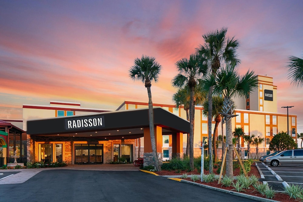 Radisson Hotel Orlando Lake Buena Vista South — Hotel building in Kissimmee, Florida