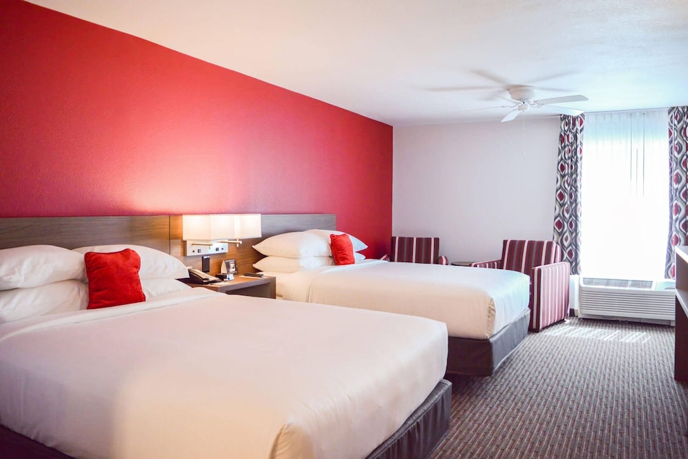 Radisson Hotel Orlando Lake Buena Vista South — Hotel rooms in Kissimmee, Florida