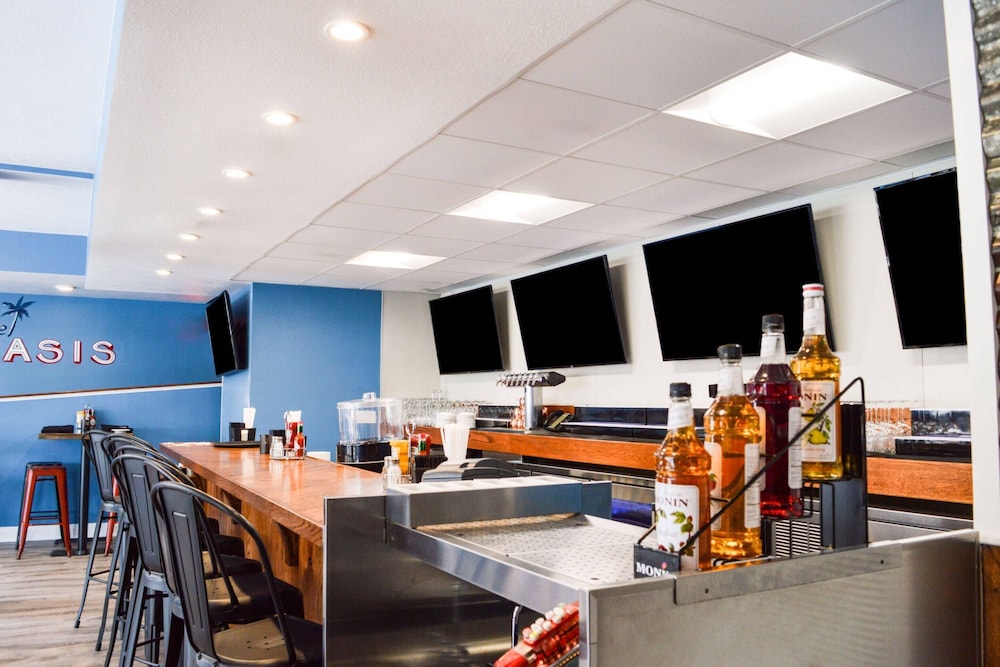 Radisson Hotel Orlando Lake Buena Vista South — Restaurant & bars in Kissimmee, Florida