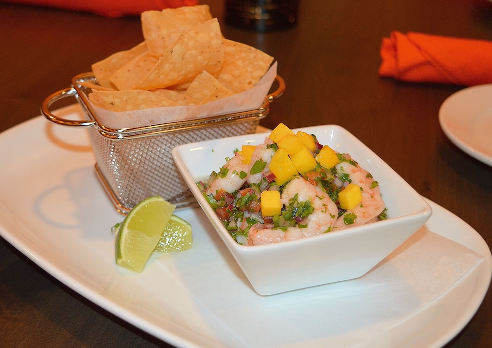 Radisson Hotel Orlando Lake Buena Vista South — Restaurant & bars in Kissimmee, Florida