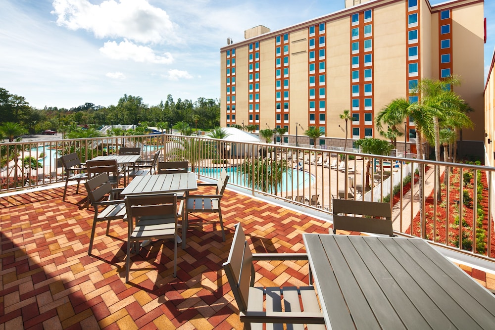 Radisson Hotel Orlando Lake Buena Vista South — Hotel building in Kissimmee, Florida