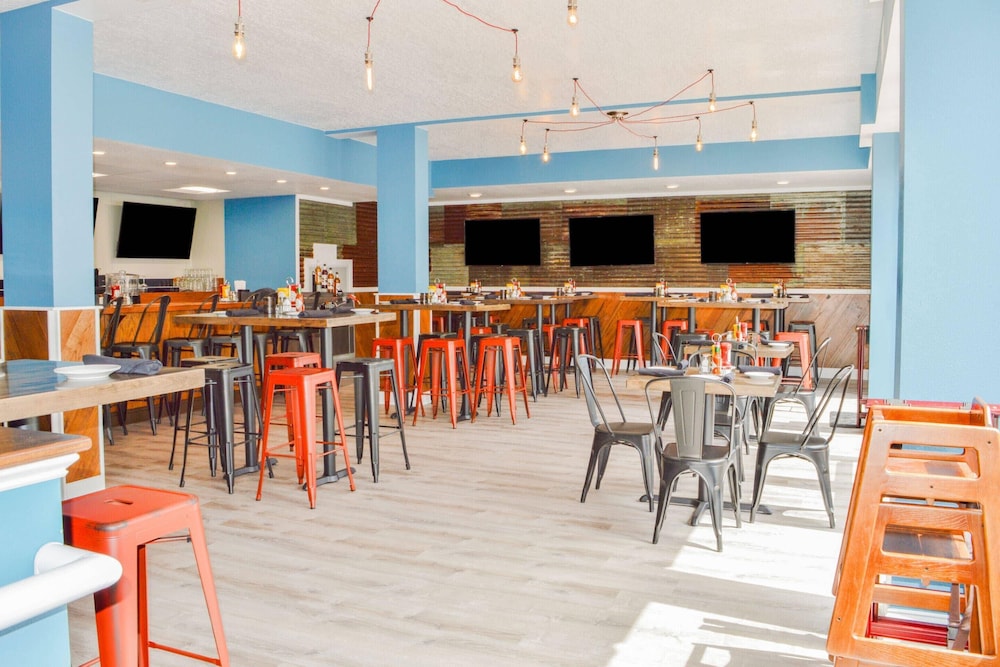 Radisson Hotel Orlando Lake Buena Vista South — Restaurant & bars in Kissimmee, Florida