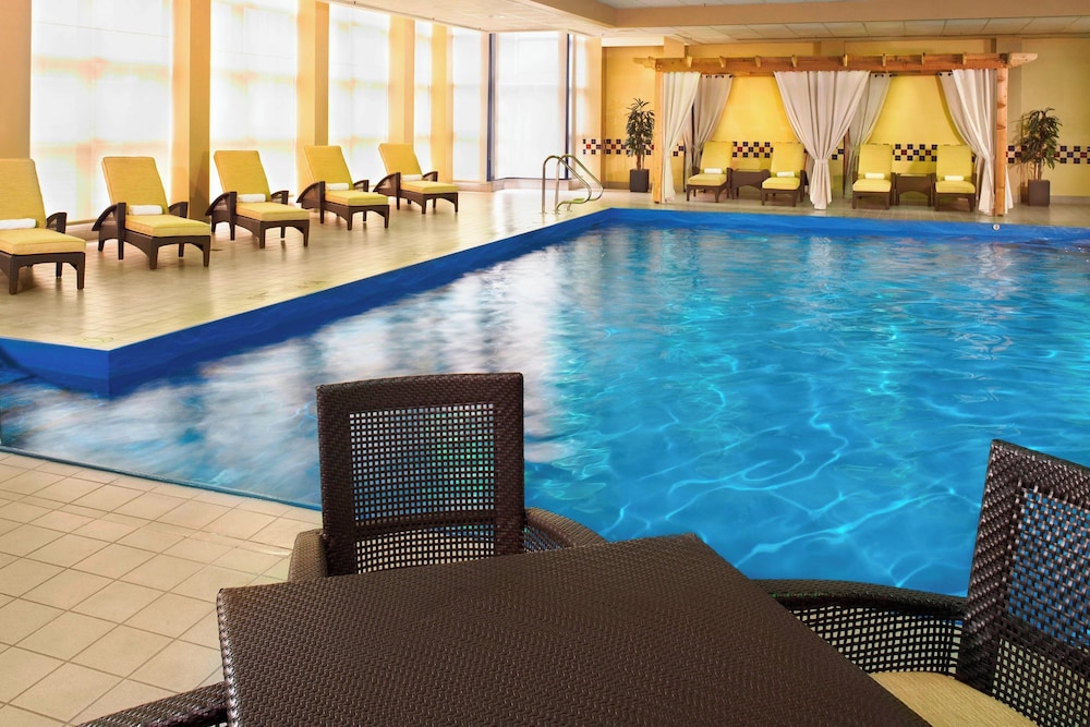 Detroit Marriott Troy — Swimming pool in Troy, Michigan