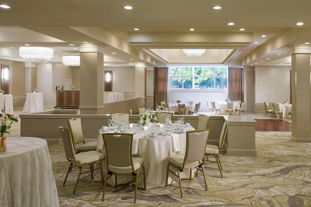 Detroit Marriott Troy — Restaurant & bars in Troy, Michigan