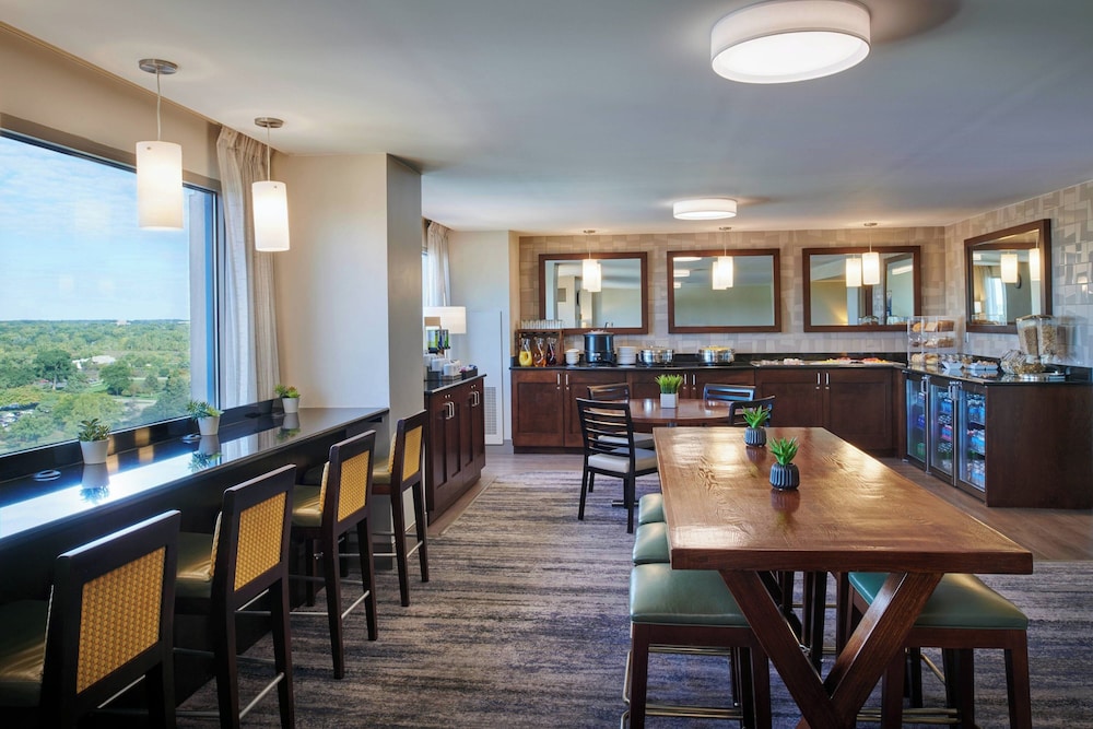 Detroit Marriott Troy — Restaurant & bars in Troy, Michigan