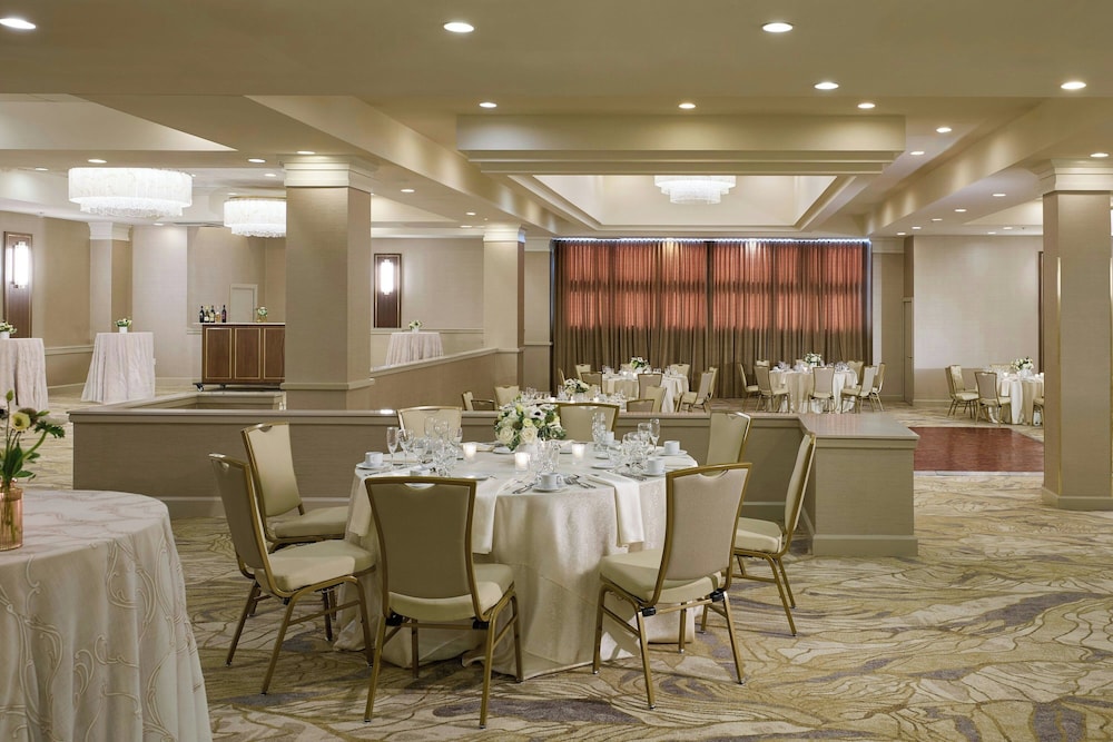 Detroit Marriott Troy — Restaurant & bars in Troy, Michigan