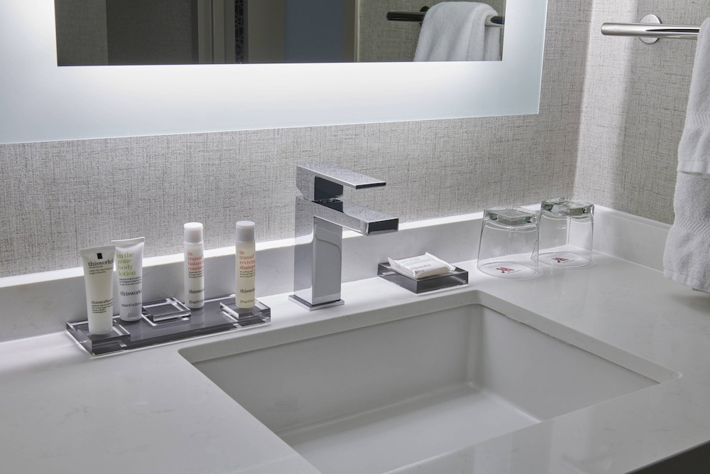 Detroit Marriott Troy — Hotel rooms in Troy, Michigan