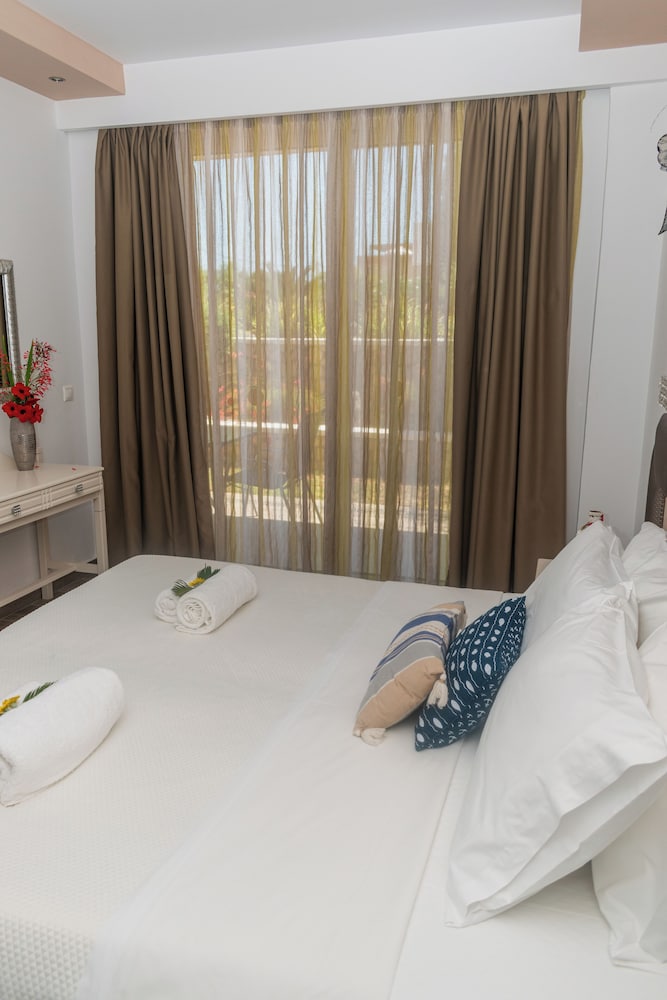 Sunshine Hotel Lardos — Hotel rooms in Lardos, South Aegean