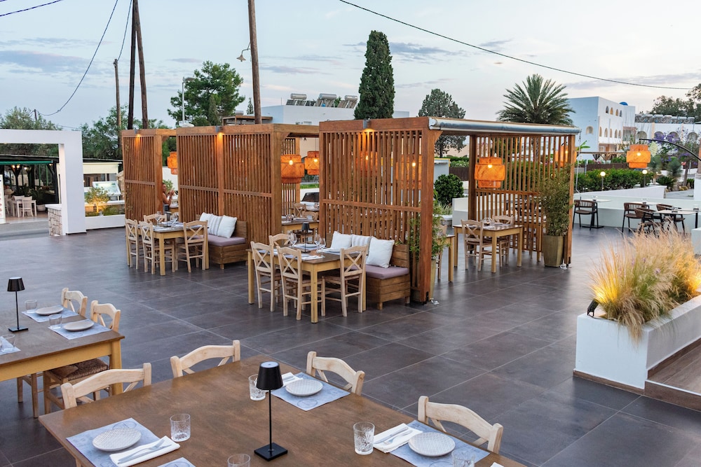 Sunshine Hotel Lardos — Restaurant & bars in Lardos, South Aegean