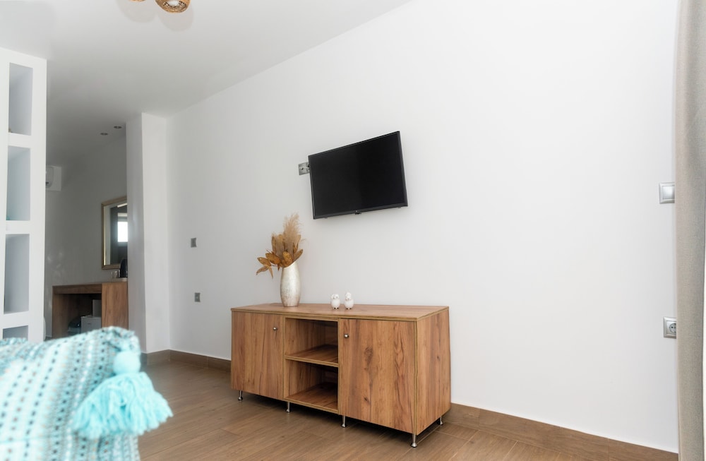 Sunshine Hotel Lardos — Hotel rooms in Lardos, South Aegean