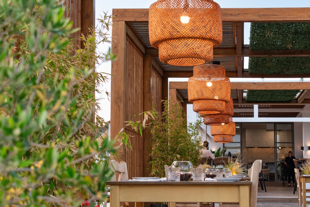 Sunshine Hotel Lardos — Restaurant & bars in Lardos, South Aegean