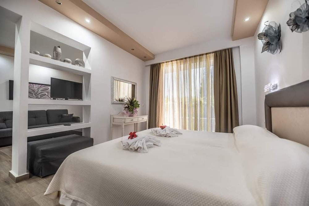 Sunshine Hotel Lardos — Hotel rooms in Lardos, South Aegean