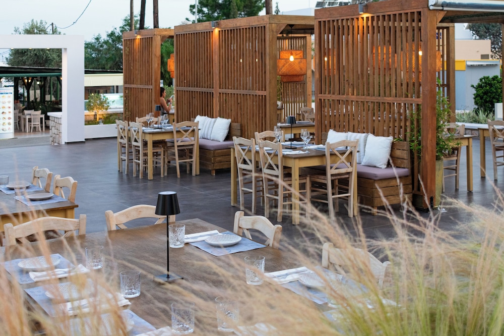 Sunshine Hotel Lardos — Restaurant & bars in Lardos, South Aegean